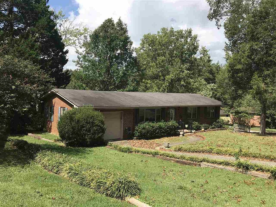 1st image of 725 Chambers Dr NE