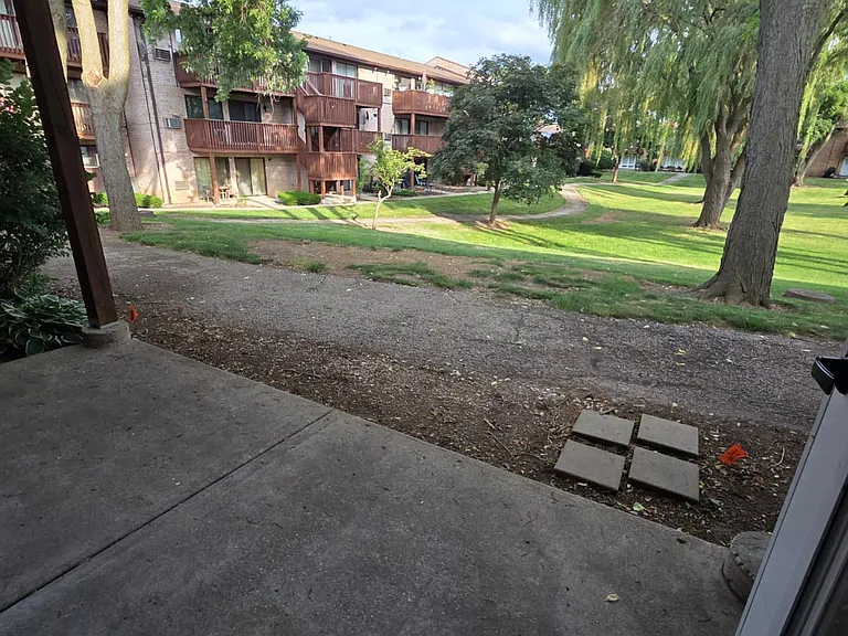 2205 Arbor Cir #8 — Photo 9
