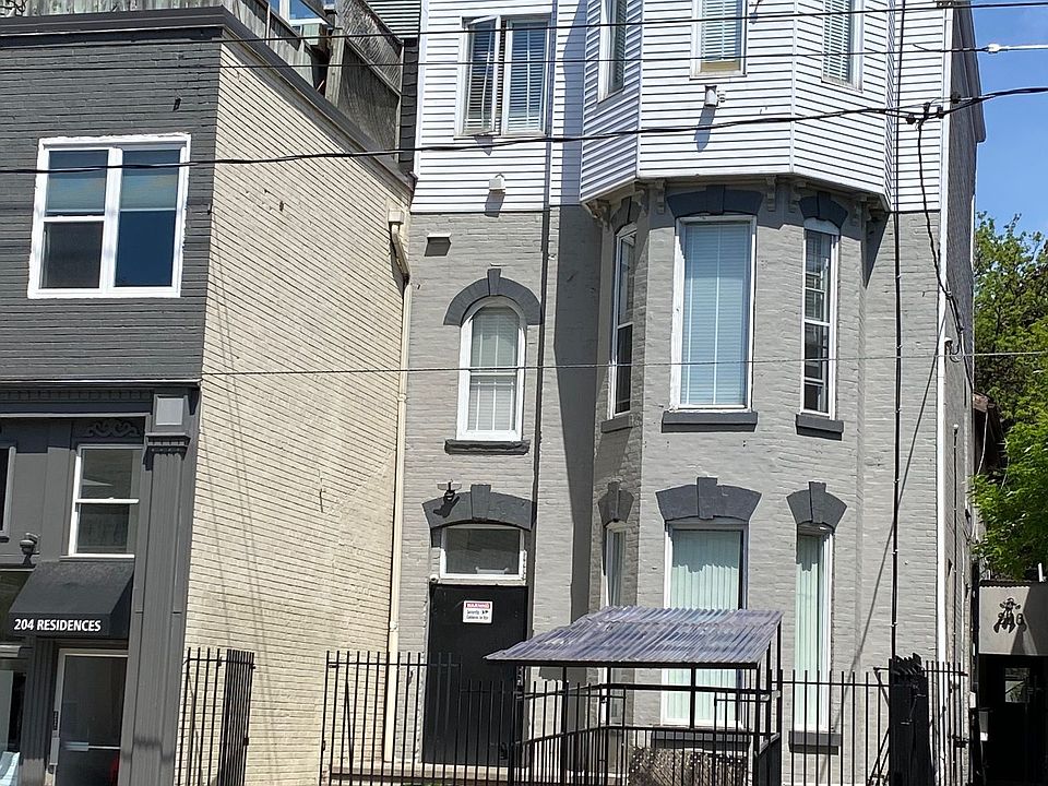 2nd image of 206 Carlton St #107