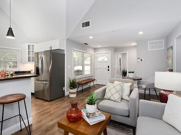 3rd image of 912 E St APT 3
