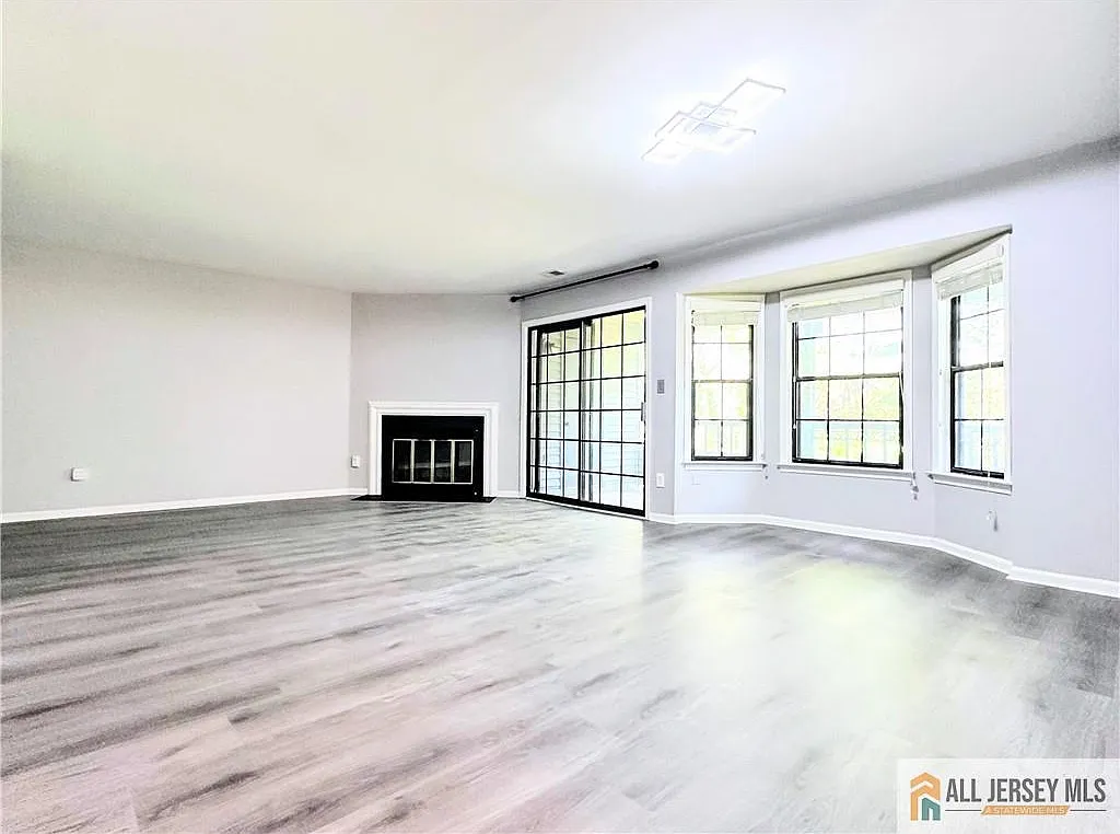 2 bed, 2.0 bath, 1104 sqft, $2,350 — Photo 3