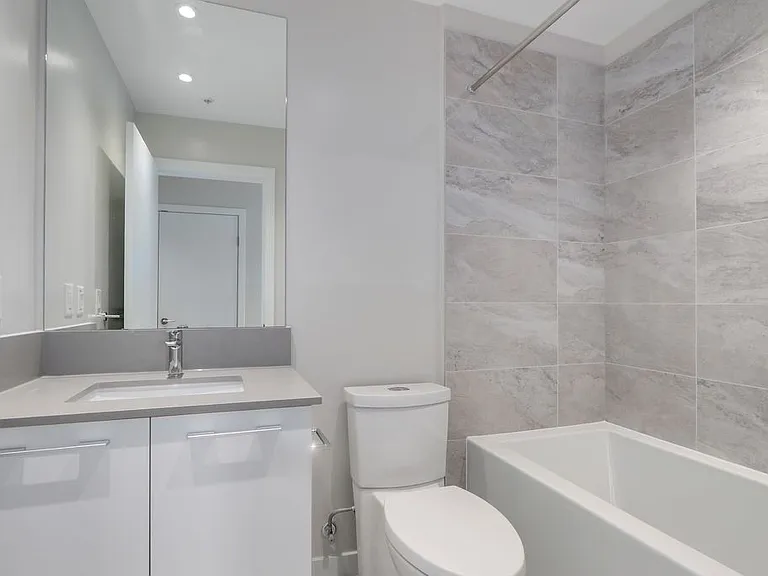 304 E 17th St #304 — Photo 10