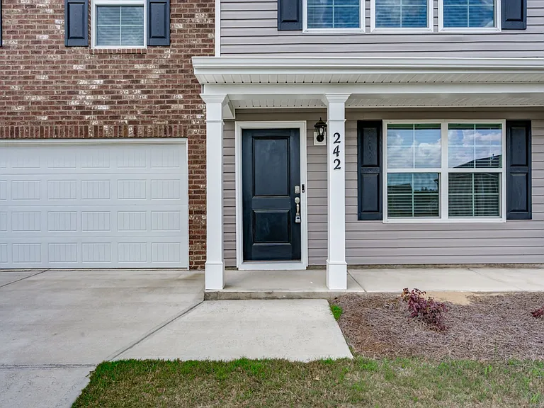 242 Carrington Dr — Photo 2