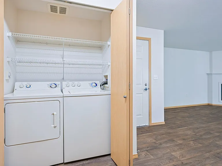 Abbey Rowe Apartments — Photo 12