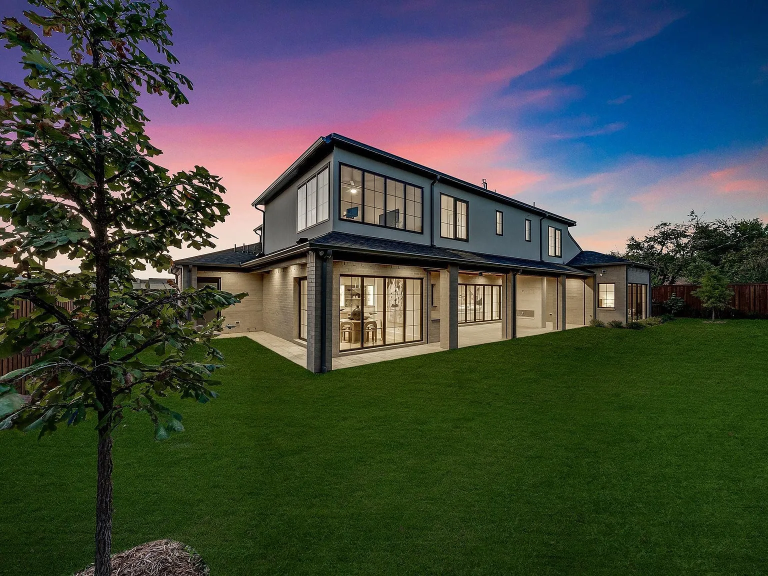 5 bed, 6.5 bath, 6100 sqft, $28,000 — Photo 4