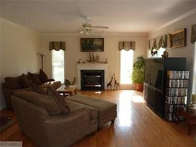 3rd image of 4361 Clovelly Dr