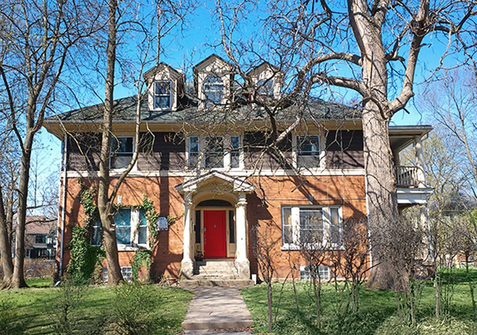 560-2 Allen - Available 6/1/27 Spacious 2nd/3rd Floor Duplex With 3 Full Baths — Photo 2