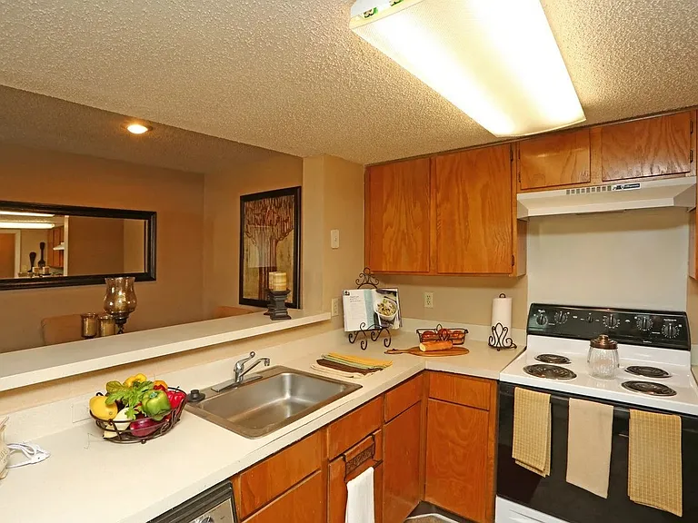 Cedar Bend — Photo 1