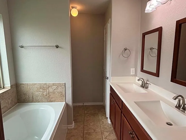 1707 Hickory Burl Ln — Photo 14