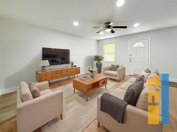 1016 E Walker St APT 4, League City, TX 77573