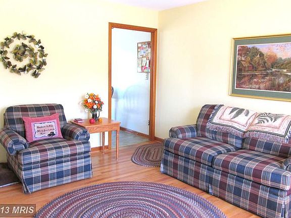 4th image of 402 Winton Ave