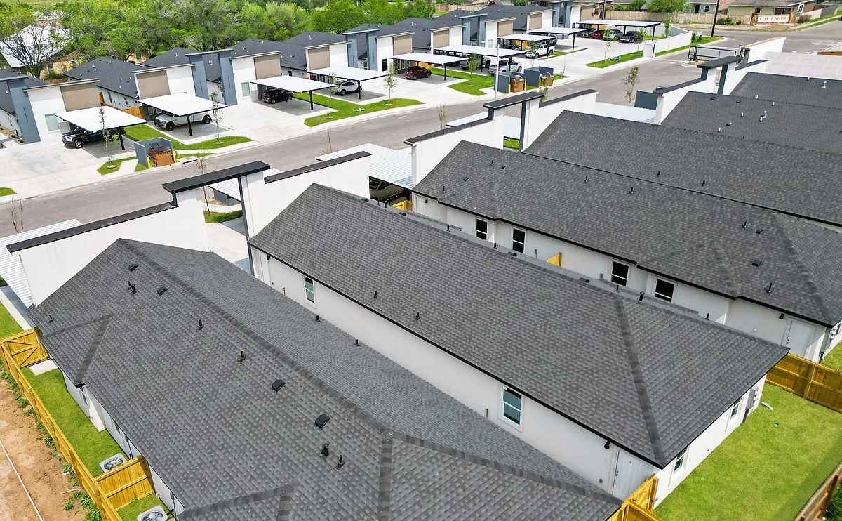 Building Photo - 2900 Links Dr