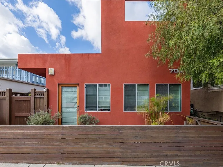 701 Loma Dr — Photo 3