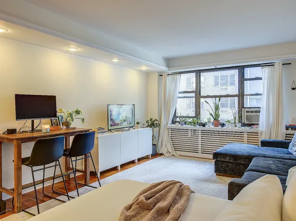 135 E 54th St APT 6C, New York, NY 10022