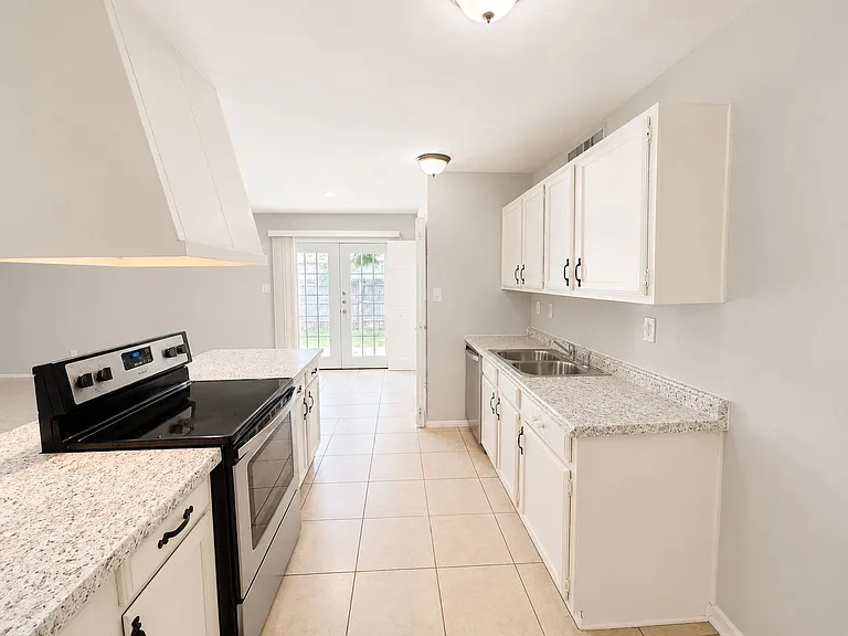805 Circle Cove Dr — Photo 12