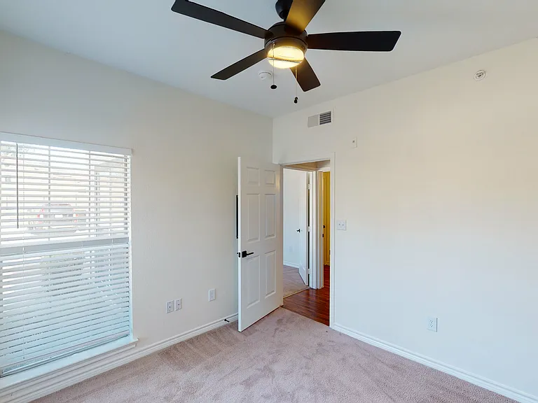 9th Street Apartments — Photo 26