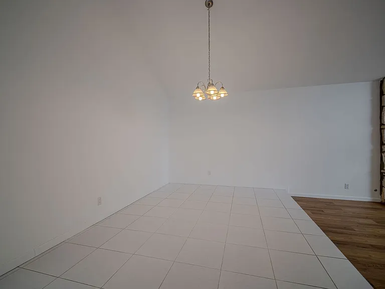 18950 Mount Walton Cir — Photo 4