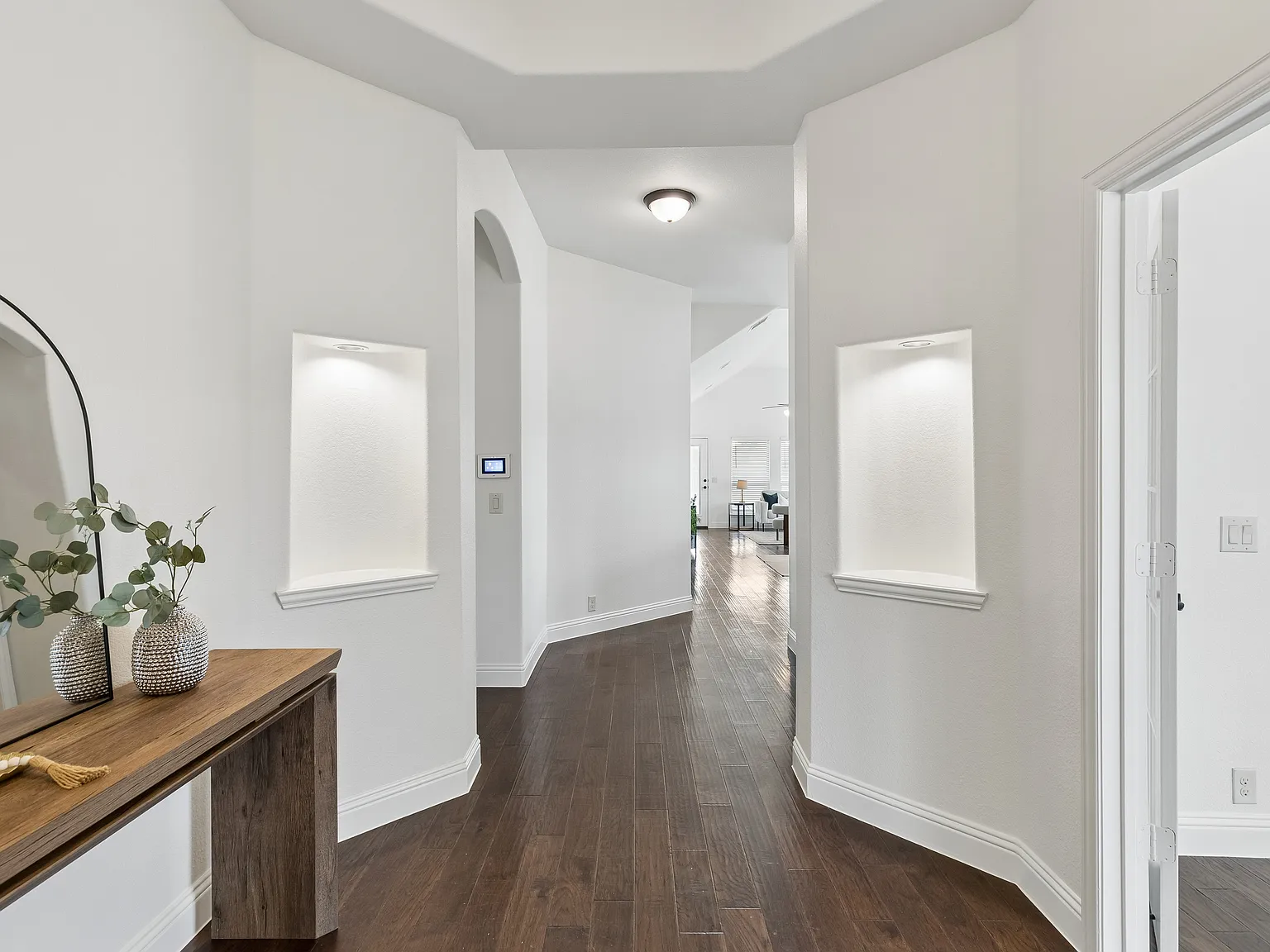 4 bed, 2247 sqft, $2,995 — Photo 3