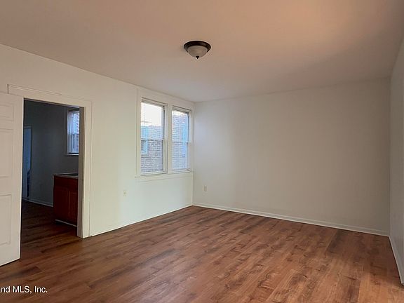 2nd image of 1233 Bay St Floor 1