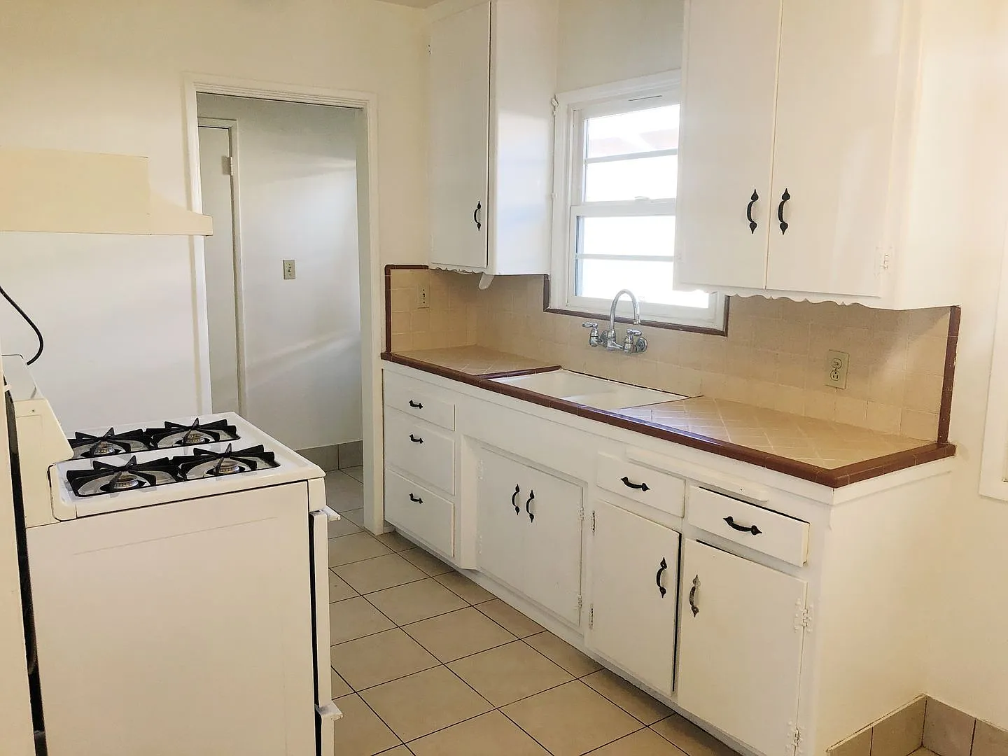 Cozy 1 Bed 1 Bathroom Apartment-$500 off 1st months rent — Photo 4