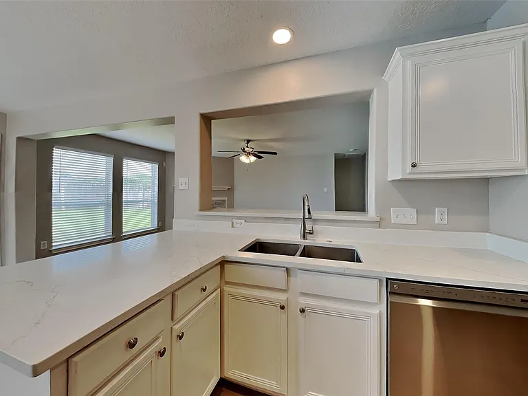22076 Knights Cove Dr — Photo 5