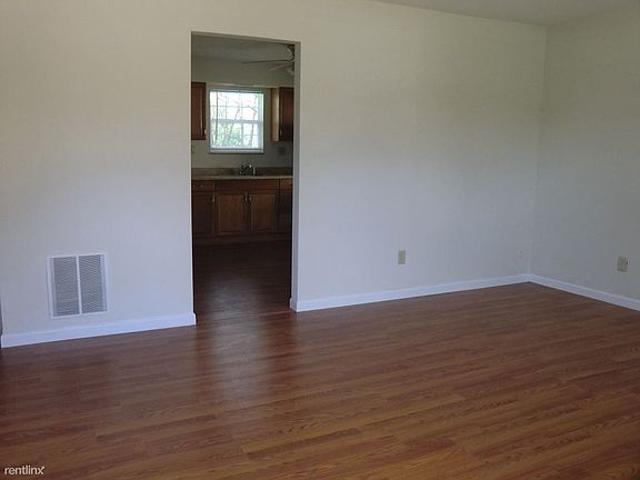 402 Redbud living Room-Kitchen