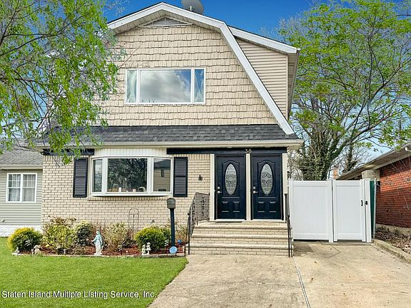 2nd image of 38 Ramblewood Ave