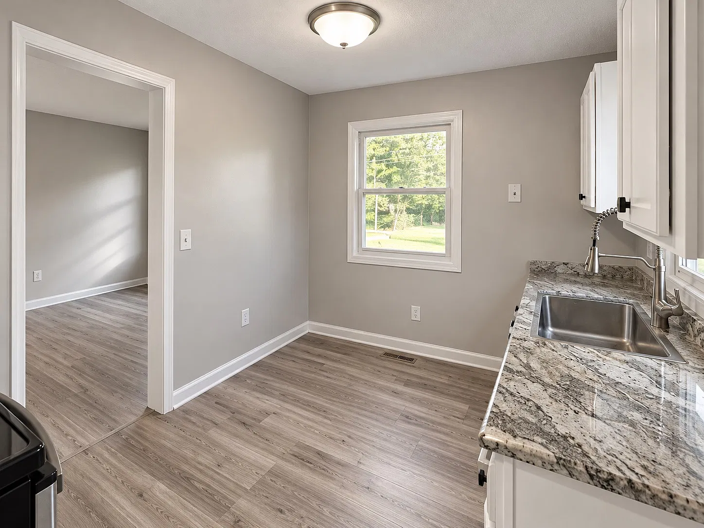 4 bed, 1408 sqft, $1,595 — Photo 3
