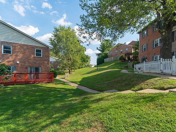 4th image of 9523 Hagel Cir