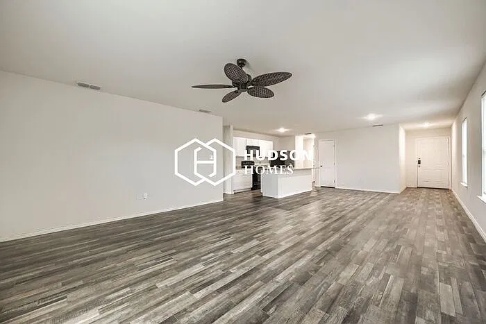 3 bed, 2.0 bath, 1405 sqft, $2,299 — Photo 4