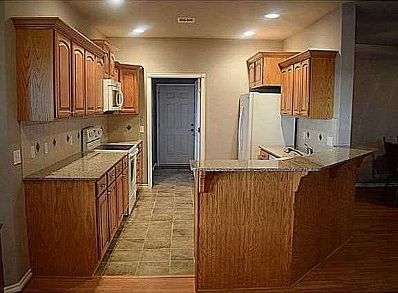 5th image of 201 E Lakeview Dr