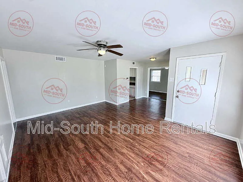 3 bed, 1.5 bath, 1394 sqft, $1,350 — Photo 3