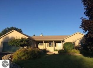 3362 Kirkridge Dr, Williamsburg, MI