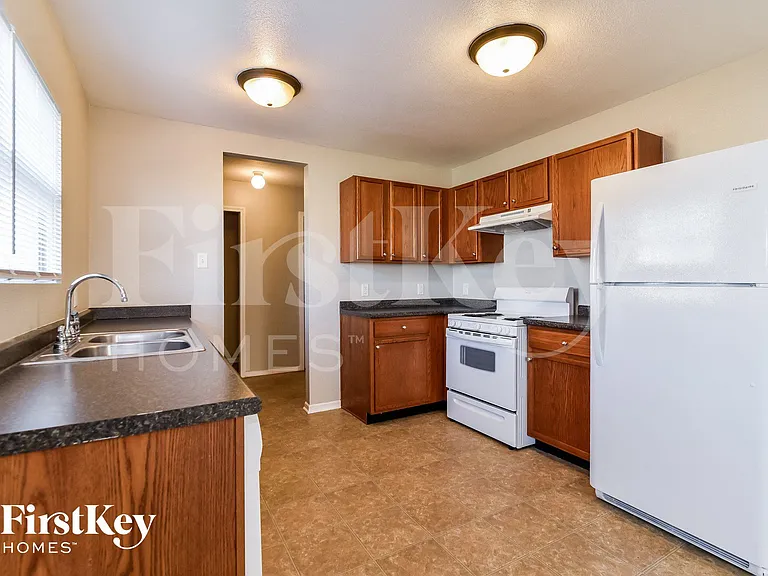8016 Grove Berry Way — Photo 6