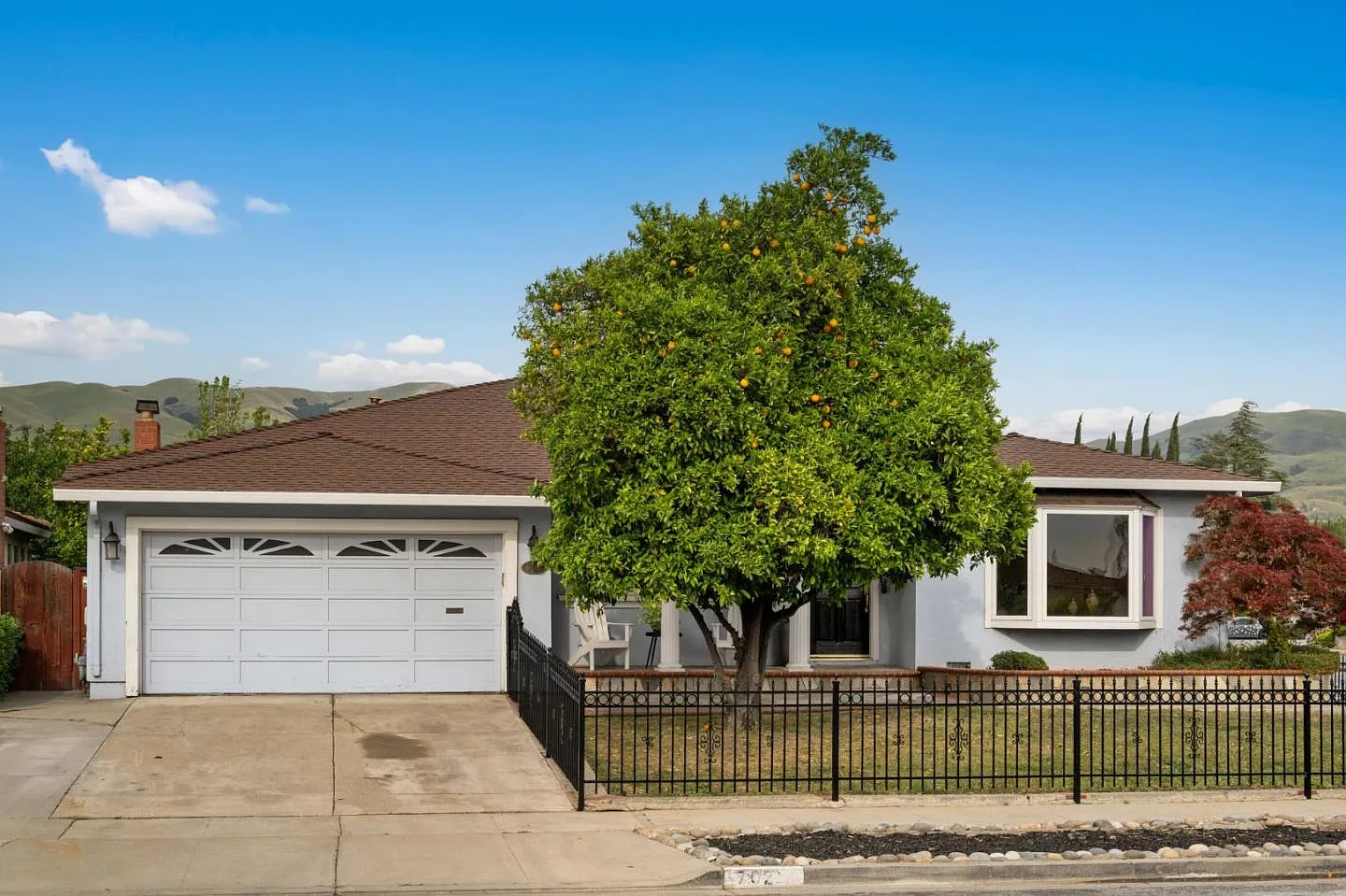 702 Royal Glen Dr photo 1