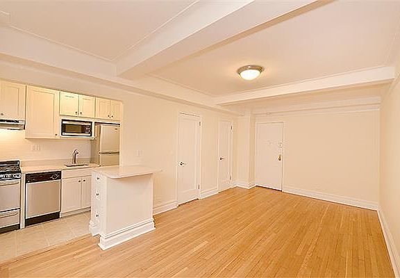 4th image of 304 W 75th St APT 8E