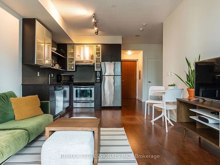 33 Lombard St N #1405 — Photo 2