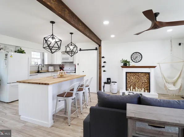 12 Allison Ln, Newark, DE 19711