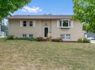 3315 Santa Maria Dr, Waterloo, IA 50702