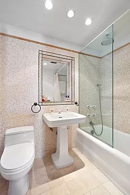 3rd image of 161 W 16th St APT 11B