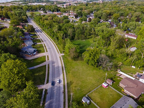 3rd image of 2400 Kennedy Dr