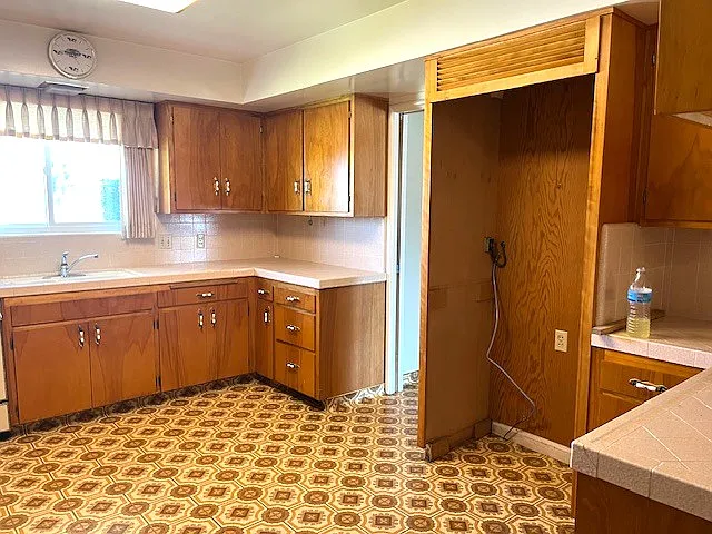 3 bed, 2.5 bath, 2500 sqft, $2,175 — Photo 4