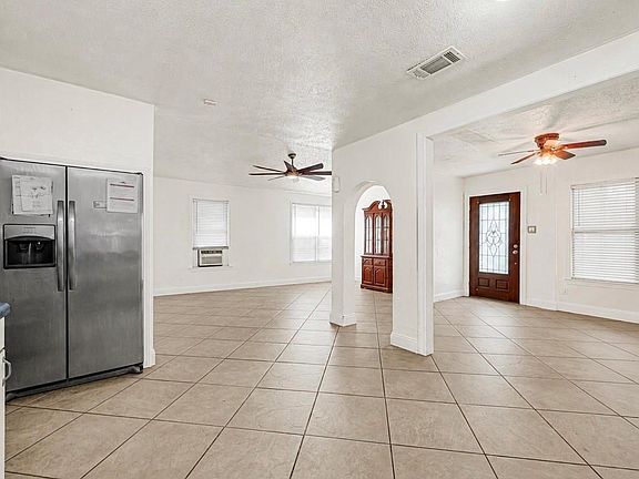 3rd image of 3319 Sophie Ann Dr