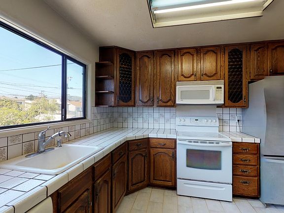 4th image of 340 Avalon Dr