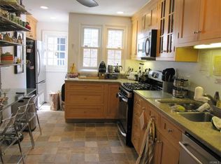 17 Harmony Dr, Larchmont, NY 10538