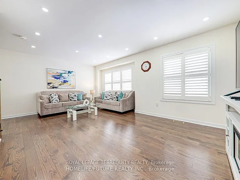 2412 Fall Harvest Cres — Photo 11