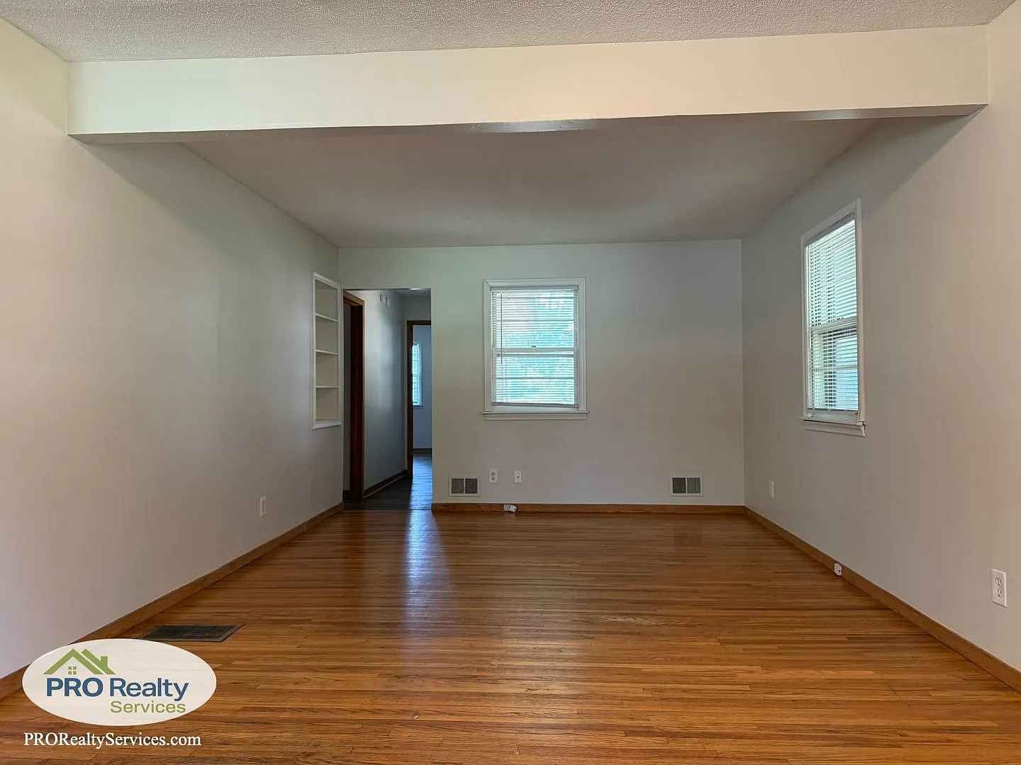 4 Bedroom Home One Block from Medicine Lake — Photo 3
