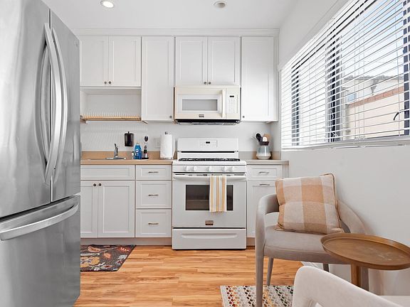 3rd image of 1619 Monterey Blvd #B