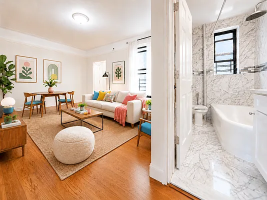 Living room, photo 2
