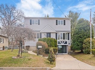 121 Pine Ave, New Milford Boro, NJ 07646